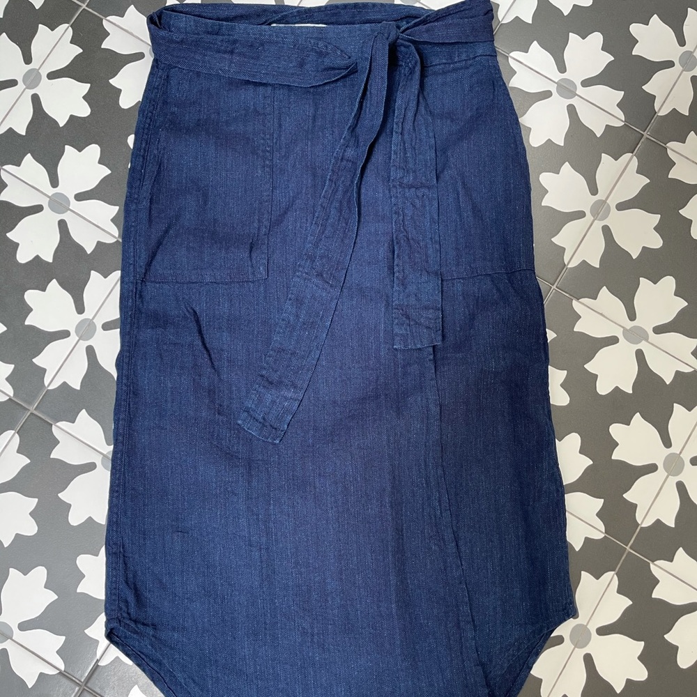 Gap denim skirt. Size XS.